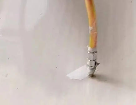 宝鸡瓷砖空鼓维修公司专业解答在瓷砖铺贴过程中，如果使用的砂料过粗（如全部使用了粗砂），可能会导致以下问题