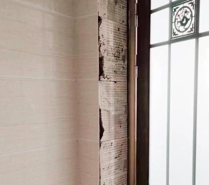 宝鸡瓷砖空鼓免砸砖维修公司分享吸水砖泡水时间不够或过长都会对瓷砖铺贴效果产生影响